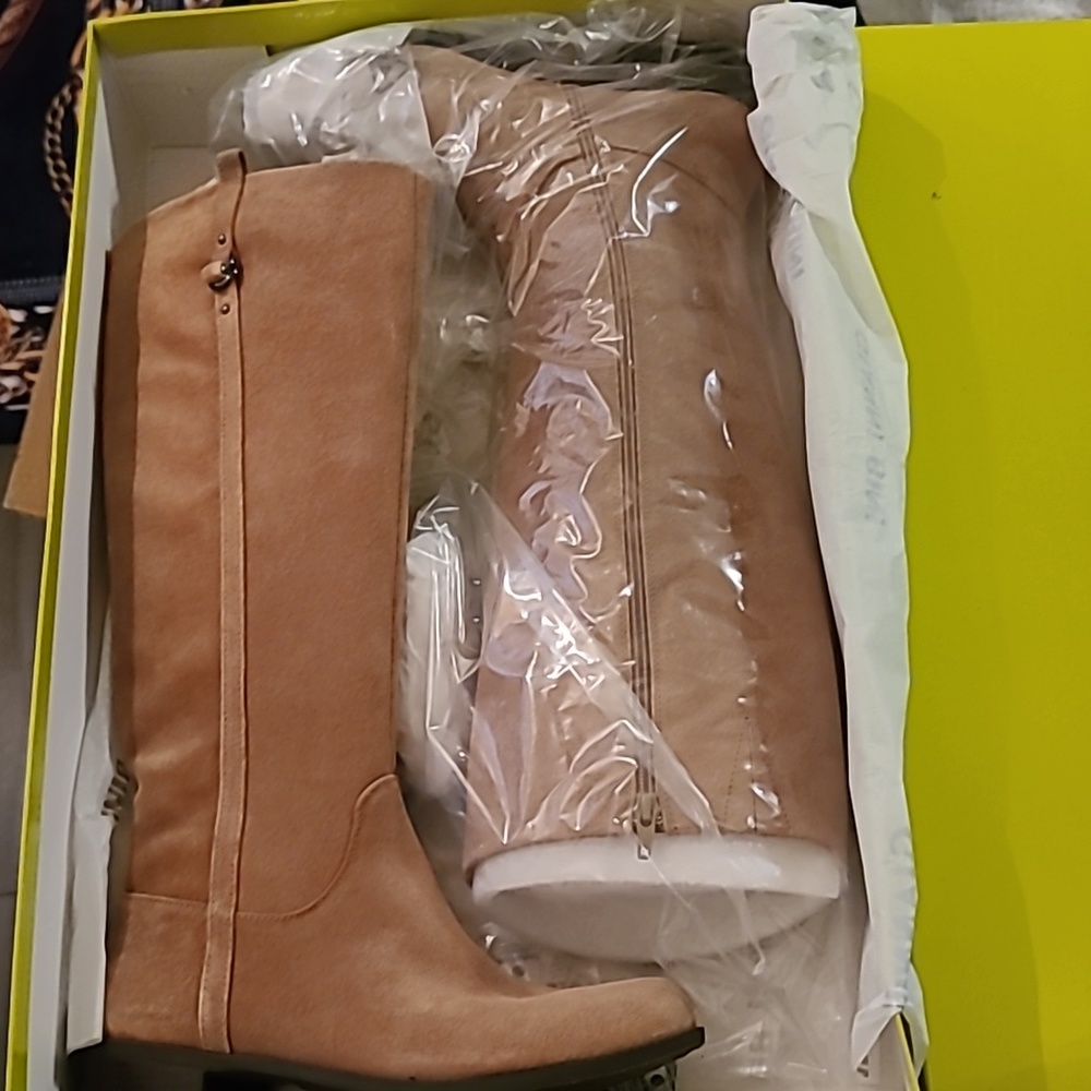 Boots - Picture 6 of 15